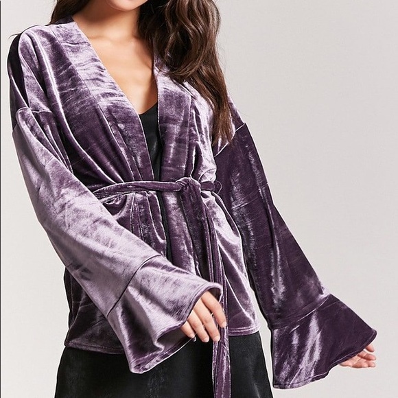 Forever 21 Sweaters - NWOT Velvet robe style tie top Size Small